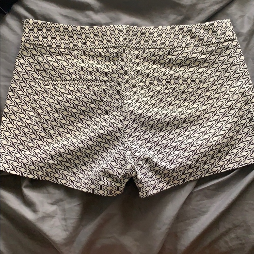 Express Patterned Shorts With Pockets - image 2